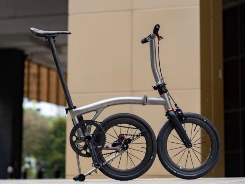 andozacrafts's tweet photo. Thank you for sharing the photos,  these photos show Design can make things better, and black can make things more mysterious and  attractive ,Customized Hawk B1plus Pro Black Edition with Matt carbonized black grey rims with advanced 3D milling tech, tubeless ready wheel system https://t.co/OcQP6SugEc