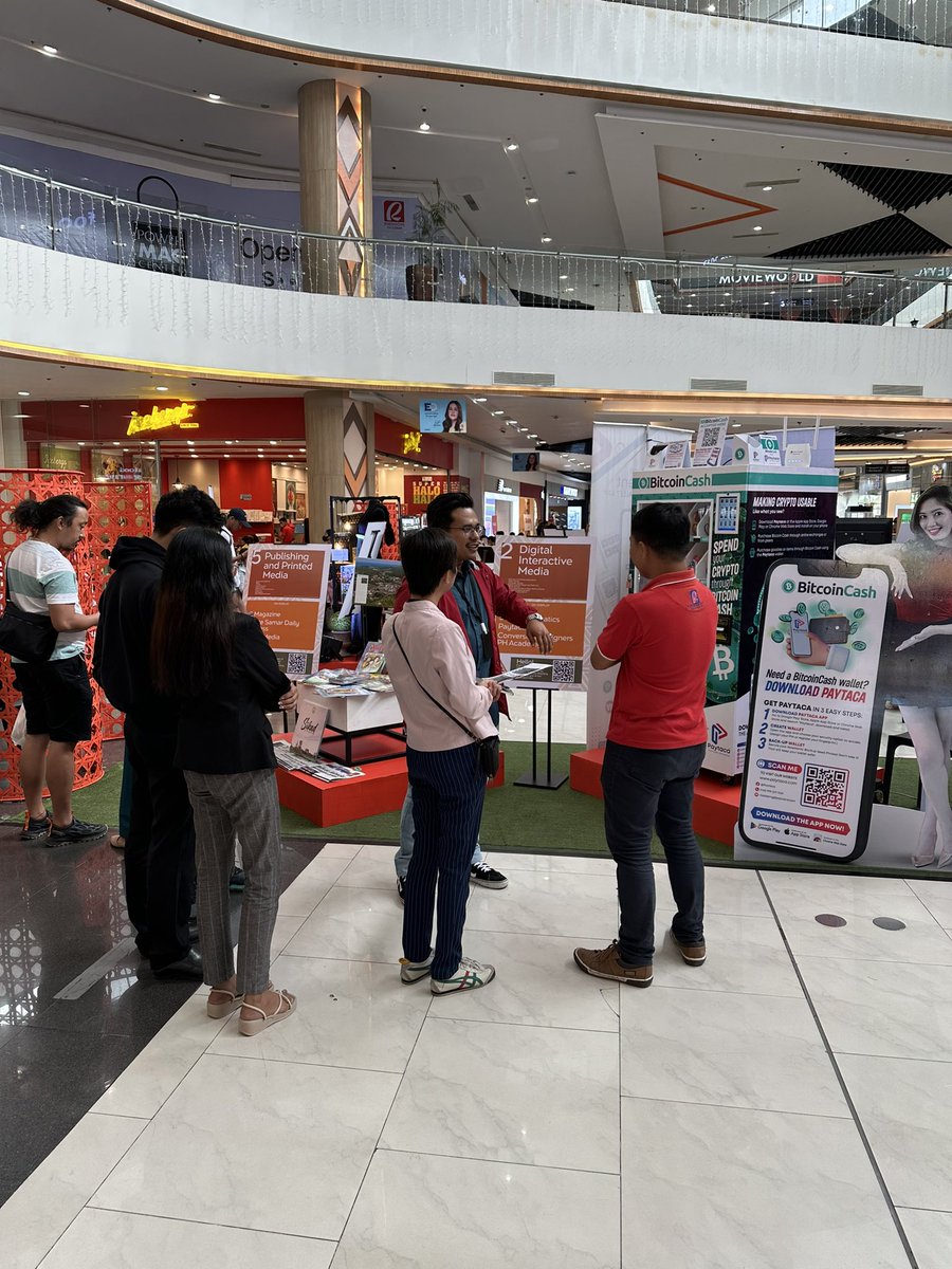 _paytaca_'s tweet photo. Happening right now: Paytaca is part of the exhibits of creative industries in Leyte organized by @DtiPhilippines provincial office. Participants and mall goers get to try  buying #BCH from the ATM and buy some snacks from the vending machine. https://t.co/dt4RYeHCuG