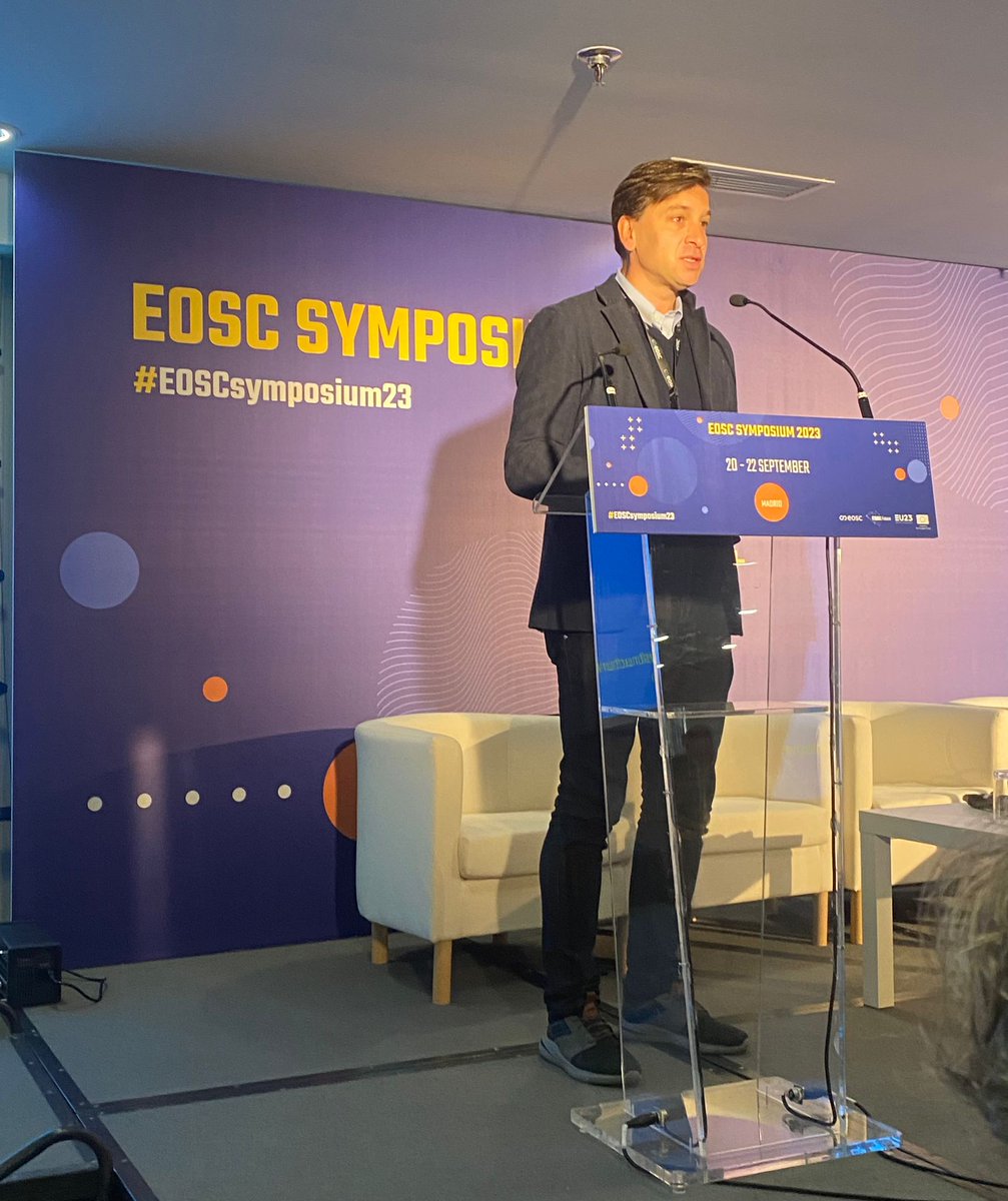 Skills4Eosc's tweet photo. @JLAlbacete from @EU_Commission announces the new European Framework for Research Careers that includes competencies on #researchdata, #openaccess and #citisenscience #EOSCSymposium2023 https://t.co/Ap4yDASt1j