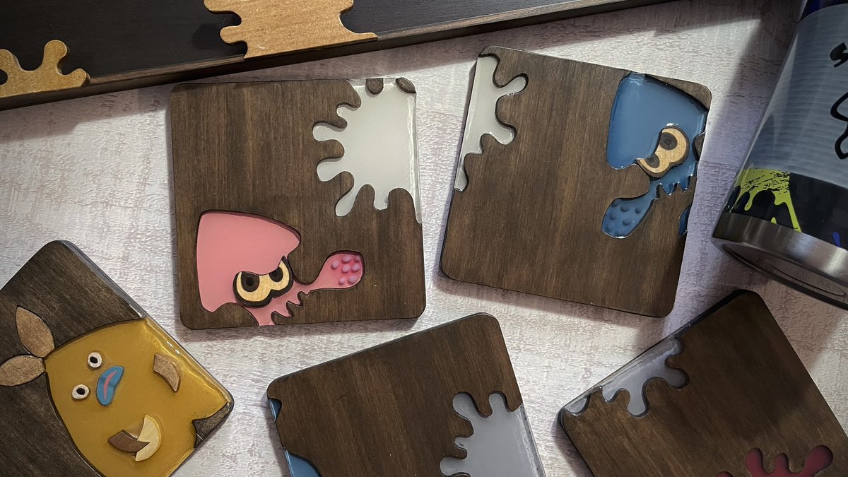 木材とレジンでイカちゃんコースター作ってみました
木の温かさとレジンの透明感、どっちの魅力も最大限に引き出そうとがんばりました（もの凄く大変でした💦）

この画像ではこの良さが伝わりきれないので動画見てくれたら嬉しいです⇩
youtube.com/watch?v=W6Kfux…

#なんでもスプラトゥーン化計画