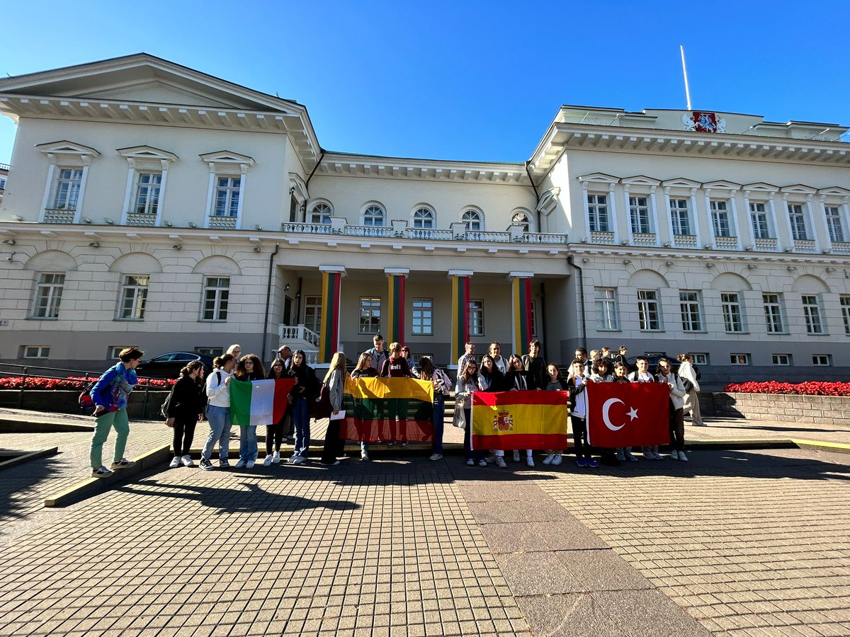 IES Ramón J. Sender tweet media