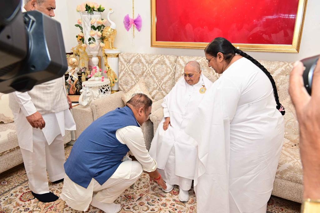 himantabiswa's tweet photo. What began as a divine vision, the Brahma Kumaris have radiated globally. Their role is invaluable in taking our ancient civilisational values across the world.

I joined the Global Summit 2023 at their Mount Abu headquarters today. 

@BrahmaKumaris https://t.co/c46xvmXtmD