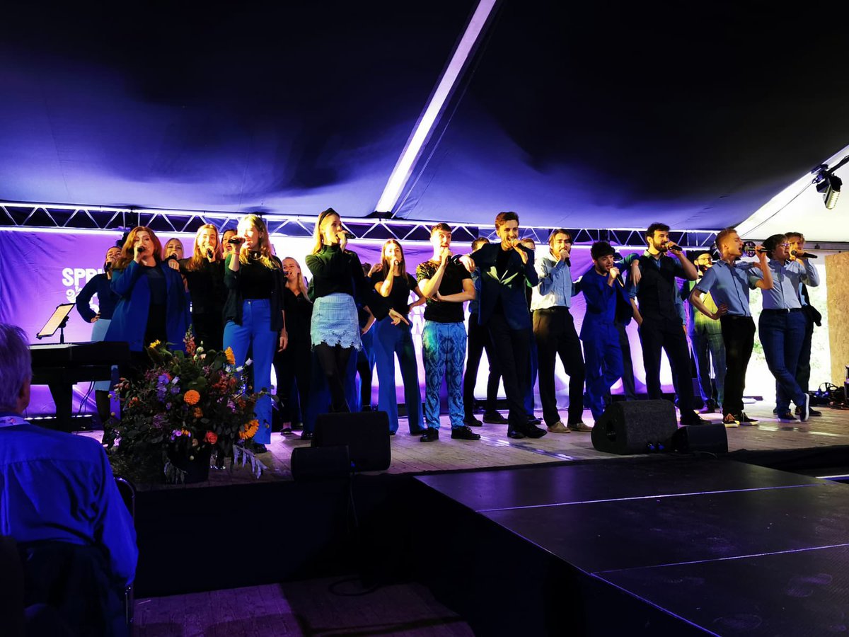 SpringtijNL's tweet photo. Wat kunnen zij zingen!!! Wereldkampioen @DekoorNL #springtij https://t.co/EiqdH64rnW