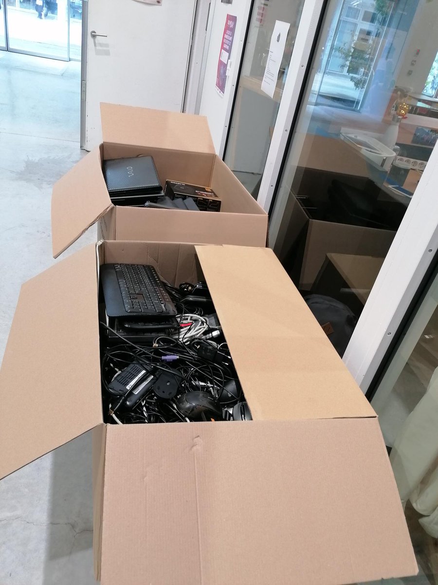 👏Merci à <a href="/CantineNantes/">La Cantine Numérique</a> d’avoir ouvert un point de collecte d’équipements numériques, dans le cadre du festival Nantes digital Week. 

C’était l’occasion pour nous d'ouvrir nos placards et faire un tri afin de donner une seconde vie ou recycler nos équipements.

#recycling