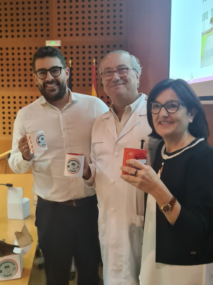 CardioAPFerrol's tweet photo. ¿Cuántos habéis visto o acudido ayer a la sesión clínica? 👆🏻
Os dejamos algunas fotos 📸 de los ponentes y sus #CardioTazas de #CardioTopo ❤️🕵🏻‍♂️ https://t.co/3L01QwZhTX