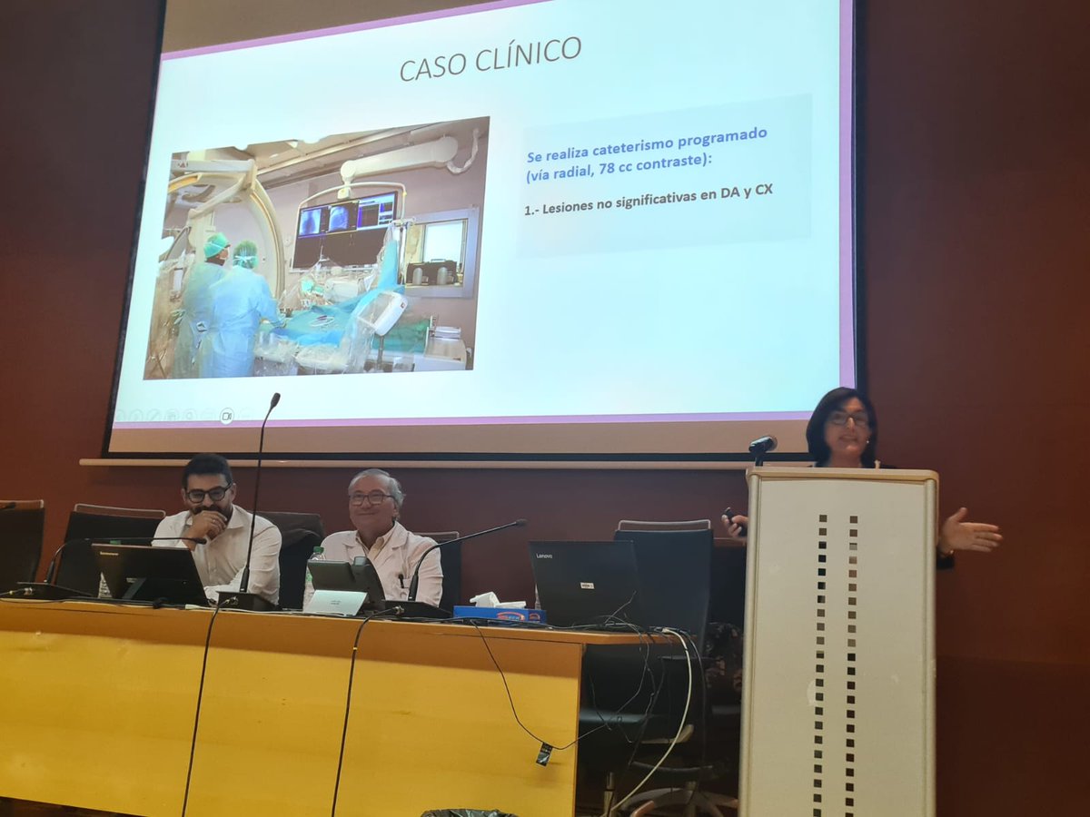 CardioAPFerrol's tweet photo. ¿Cuántos habéis visto o acudido ayer a la sesión clínica? 👆🏻
Os dejamos algunas fotos 📸 de los ponentes y sus #CardioTazas de #CardioTopo ❤️🕵🏻‍♂️ https://t.co/3L01QwZhTX