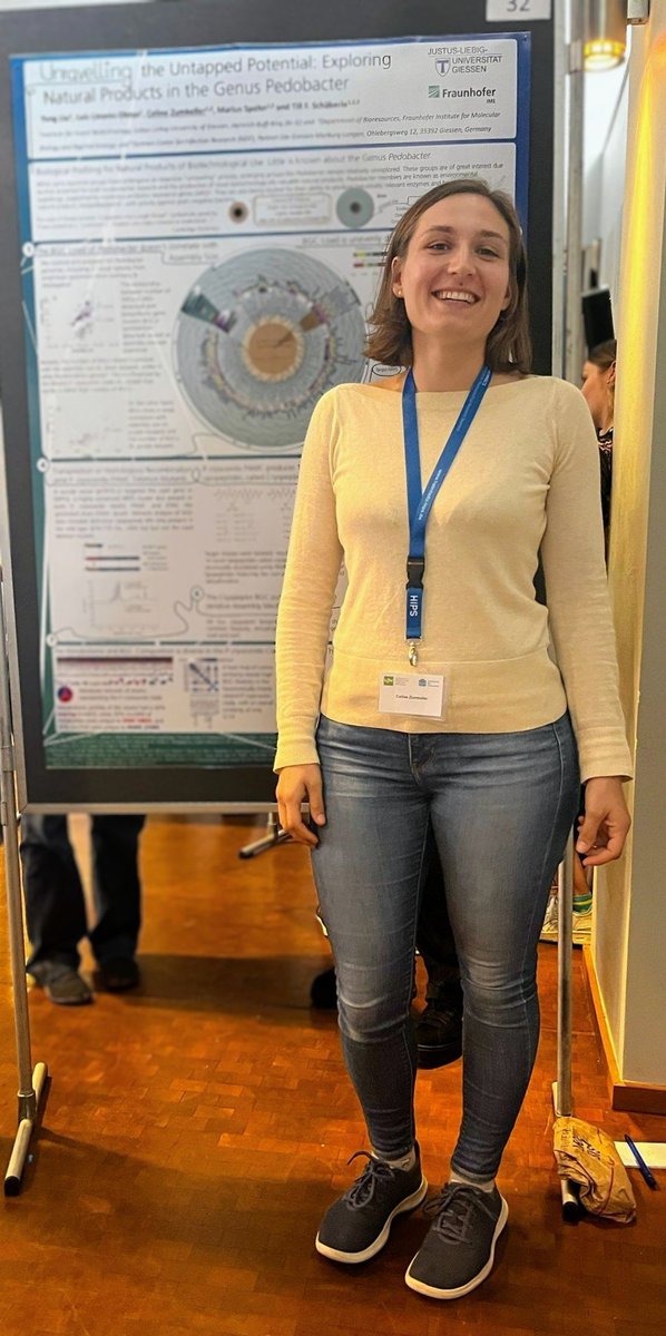 Just wrapped up an inspiring time at the VAAM section meeting on Biology of NP producing Microorganisms in Saarbrücken🦉!🧪 Presented our findings on the BGC potential and a new NP in the genus Pedobacter 🦠 Great to catch up with familiar faces &amp; meet new ones. #VAAM_NP