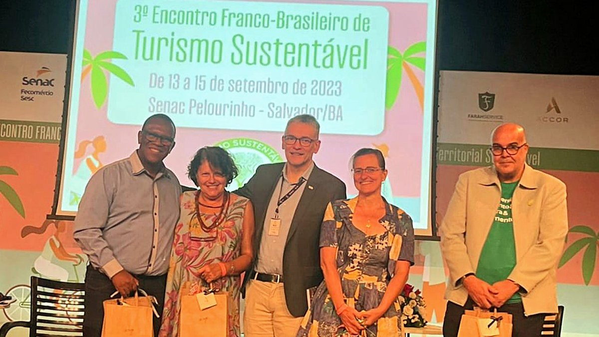 Agrisud_ONG's tweet photo. #Agriculture &amp; #TourismeDurable Agrisud a présenté le programme Green Farmers mené avec le @ClubMedFR  au Brésil lors des 3e Rencontres franco-brésiliennes du tourisme durable. En savoir plus 👉https://t.co/tD3PUZOXWo https://t.co/hadFbc1K3a