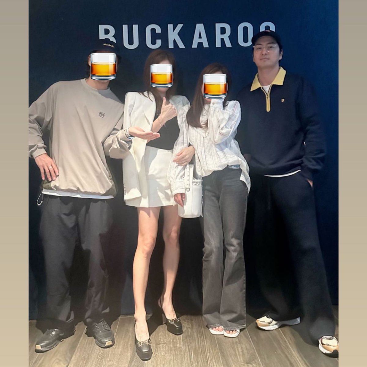 riko0916jinuk's tweet photo. 👖×🥃+🍖20周年のBUCKAROOと韓国初国産シングルモルトkioneのVIPパーティでのショット📸別ポーズ
メガネしてちょっと気怠そうなJinukも格好いいです🥰♥️
#기원
#KiOne
#BUCKAROO #버커루 #쓰리쏘사이어티
#THREESOCIETIES
#イジヌク
#이진욱
#LeeJinWook https://t.co/7iwQG1alTz