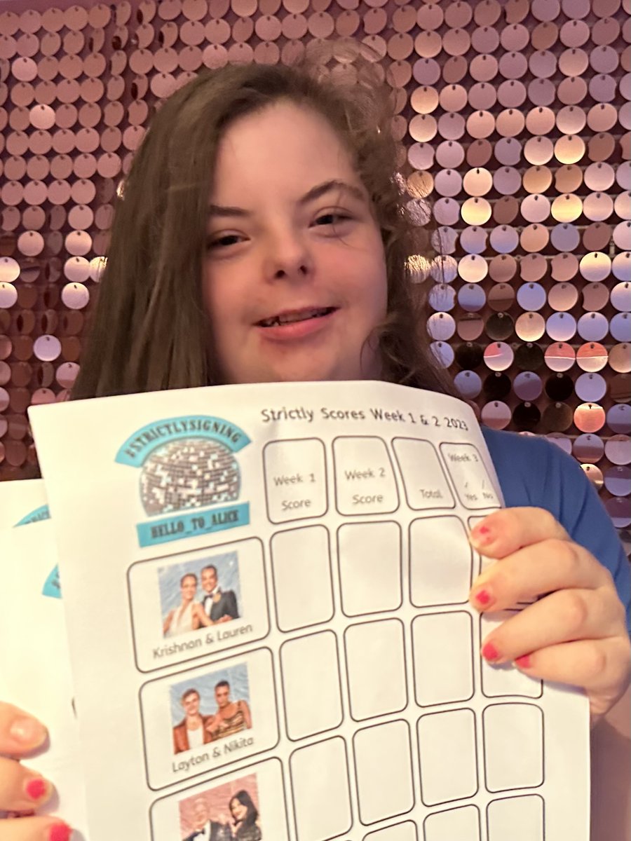 MakatonYou's tweet image. Drum roll......Ready to record week 1 @bbcstrictly  scores -Alice is!
Download here &amp;amp; keep  track of the next two weeks - let's not mention red lights yet! 
inclusiveteachingmatters.com/strictlysignin…
  (PS Alice would love a judges notebook)
The Makaton Charity #strictlysigning #ItMatters