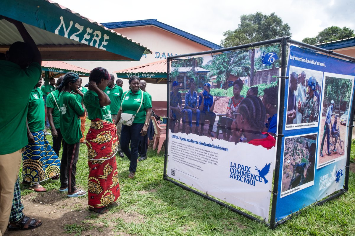 En lien avec la Journée internationale de la paix, @UNPOL_RCA a organisé une sensibilisation sur la culture de ☮️ à Damara, en #RCA, car la paix commence avec moi, avec toi et avec nous tous.

#PeaceBegins #PeaceDay