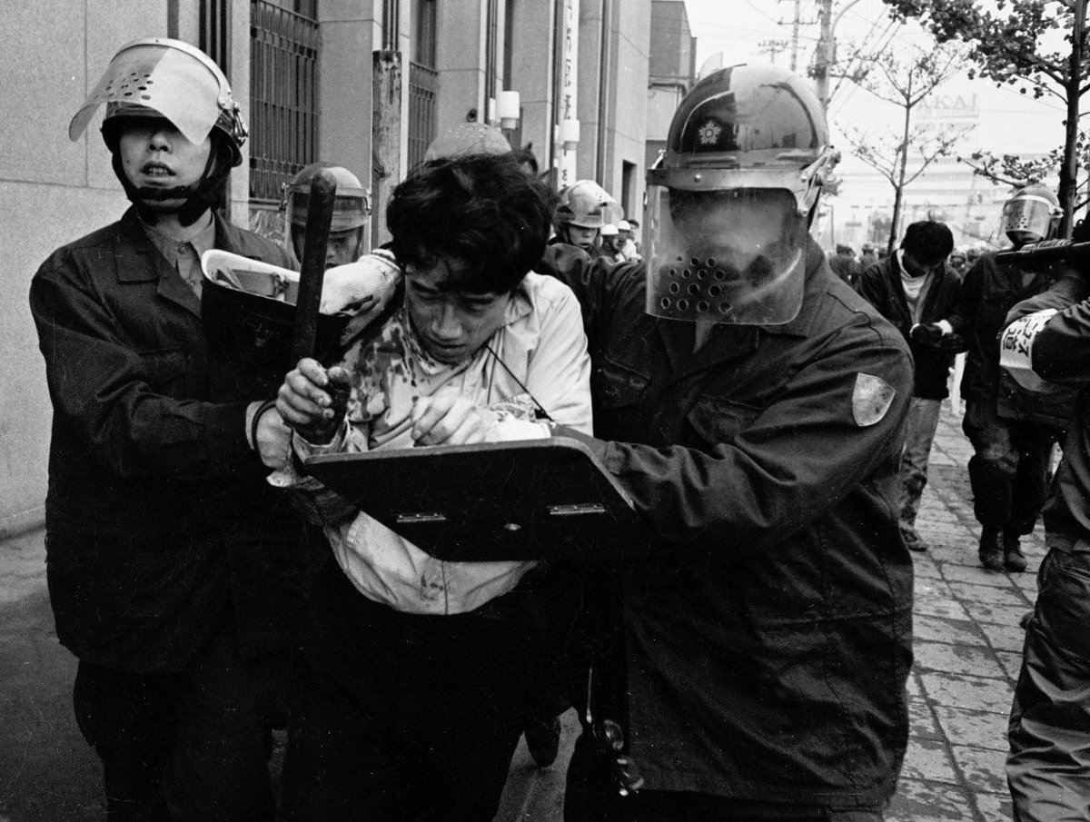 TCDAsianStudies's tweet image. Another fascinating talk next week! Join us Thursday 28 Sept, 5-6pm: William Marotti (UCLA) - The Performance of Police and the Theater of Protest, from Japan 1968 to BLM (at TRiSS Seminar Room, Arts Building, sixth floor)
tcd.ie/Asian/events/
Photo credit: Ishiguro Kenji