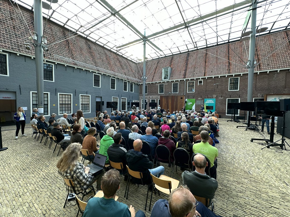 Hjoed de Brede Friese Vrijwilligersdag yn it <a href="/NatuurmuseumFr/">Natuurmuseum Fryslân</a> #GrienGoud foar eltsenien dy’t harren ynset foar ús Fryske natoer. <a href="/Sovon/">Sovon Vogelonderzoek Nederland</a> <a href="/provfryslan/">Provincie Fryslân</a> @Natuurmonument <a href="/staatsbosbeheer/">Staatsbosbeheer</a> <a href="/ItFryskeGea/">It Fryske Gea</a> <a href="/LBFriesland/">Landschapsbeheer FRL</a> <a href="/BFVW/">BFVW</a> <a href="/vlinderNL/">De Vlinderstichting</a> <a href="/IVNNederland/">IVN Natuureducatie</a> <a href="/svFrl/">Sportvis Fryslân</a> <a href="/FryskeF/">Fryske Feriening foar Fjildbiology</a> <a href="/Kollectieffrl/">KollektievenFryslan</a>