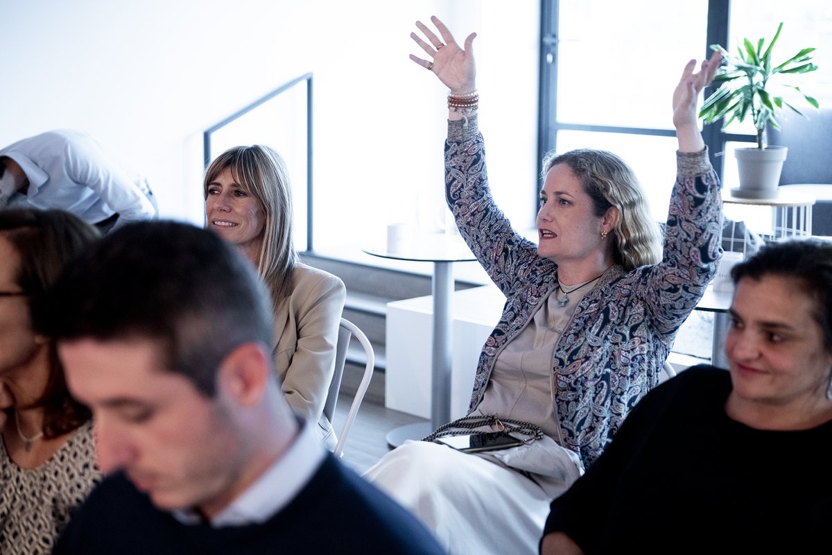 socialnest_org's tweet photo. 📸El miércoles pasado celebramos el tercer encuentro #Equitability con Cecilia Cosa (xGlobal Director de Sostenibilidad de @WaltDisneyCo) e @ikermarcaide (fundador de @ZubiGroup) como protagonistas
Estos son algunos de los momentos más destacados capturados a través de la cámara https://t.co/6zqwvKxyH2