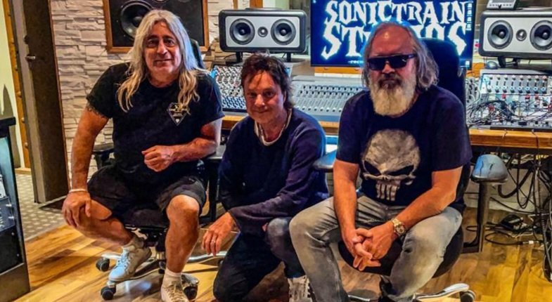 Hanging out with my good friends Andy and Pete!

#mikkeydee