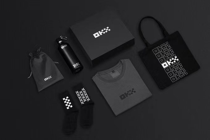 中秋节❤️OKX送精选周边啦！🎁
欧易精选周边套件1套
✅️关注<a href="/okxchinese/">OKX中文</a>+@0x_CryptoFury+@omaman_okx 即可！

转发此推，点赞，评论任意内容即可！

中奖者我私信登记收货地址，一整套礼盒快递到家！ #OKX的中秋礼品很用心