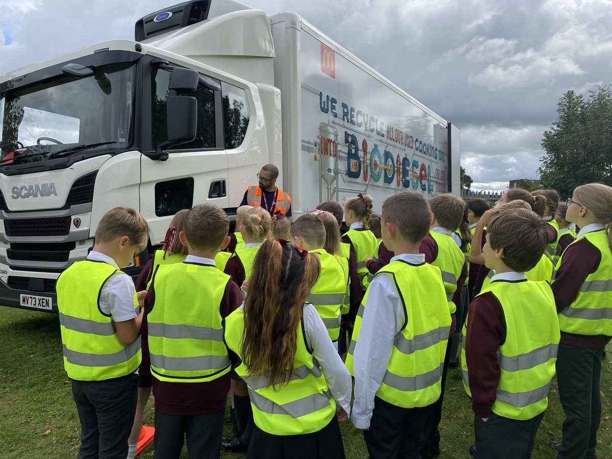 cranwell_jo's tweet photo. Today McDonald’s Stafford came to visit us with a lorry to teach us about being safe and being seen by lorries. Thank you to them as they are now part of our Castlechurch Community and will visit again. @castlechurchps @ChildrenFirstLP https://t.co/Fc9OnzNx34