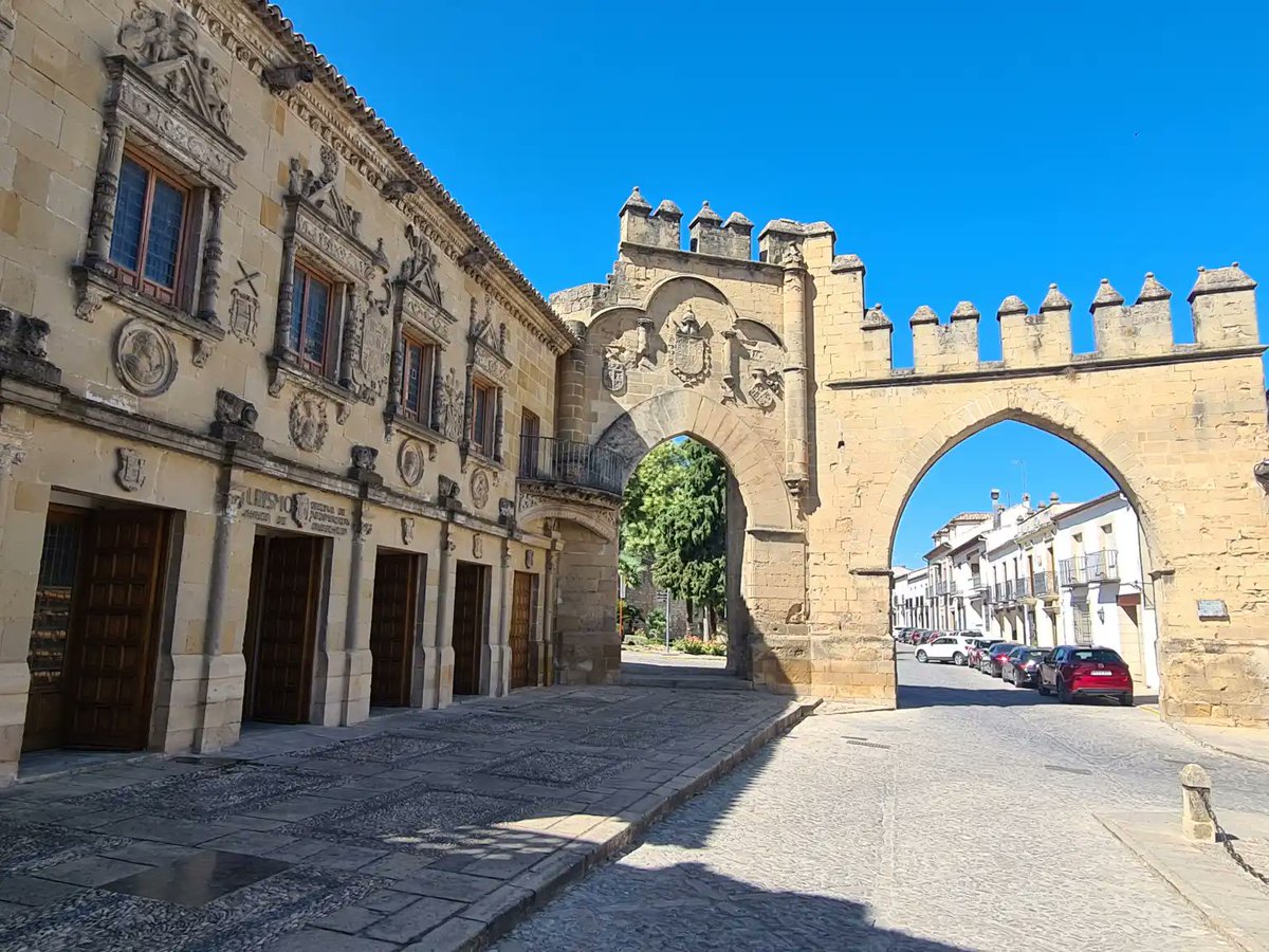 besides_obvious's tweet image. Nestled amidst the rolling hills and sun-drenched landscapes of Andalusia lies a town that holds a title as illustrious as its historical charm – #Baeza, the Olive Oil Capital of #Andalusia. Check it out: 
besidestheobvious.net/2023/09/22/bae…