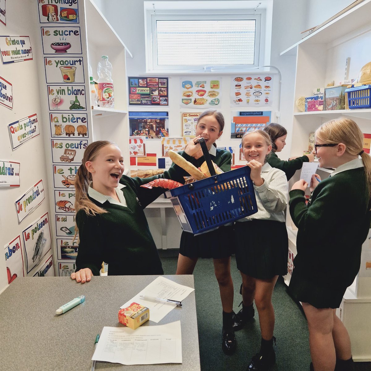 greenbankhs's tweet photo. Year 7 shopping for food in the Language Centre #languagesforlife https://t.co/EsuMrcE8jN