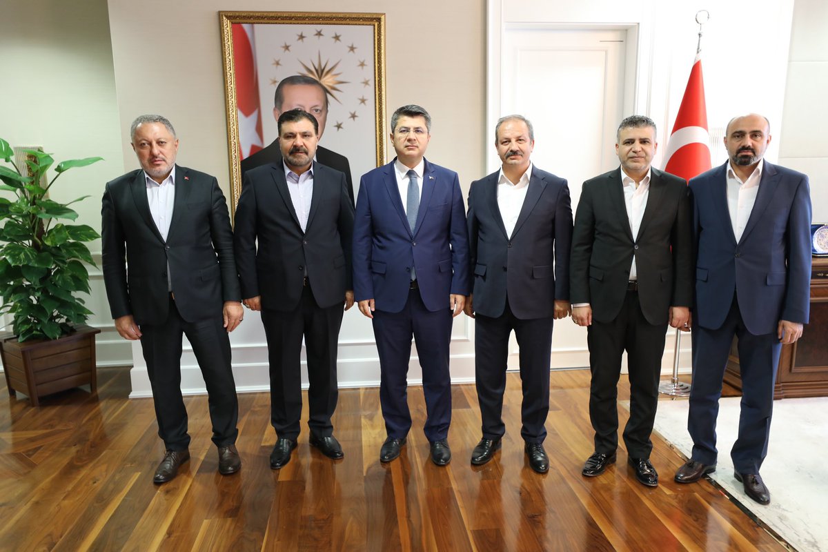 Sağlık Bakan Yardımcısı Sn. Hüseyin Kürşat Kırbıyık’ı Genel Başkan Yardımcılarımız ile birlikte ziyaret ettik.

Sayın Bakan Yardımcımızla gündeme ilişkin görüş ve önerilerimizi paylaştık. Nazik kabullerinden ve sağlık çalışanlarına olan desteklerinden ötürü teşekkür eder,