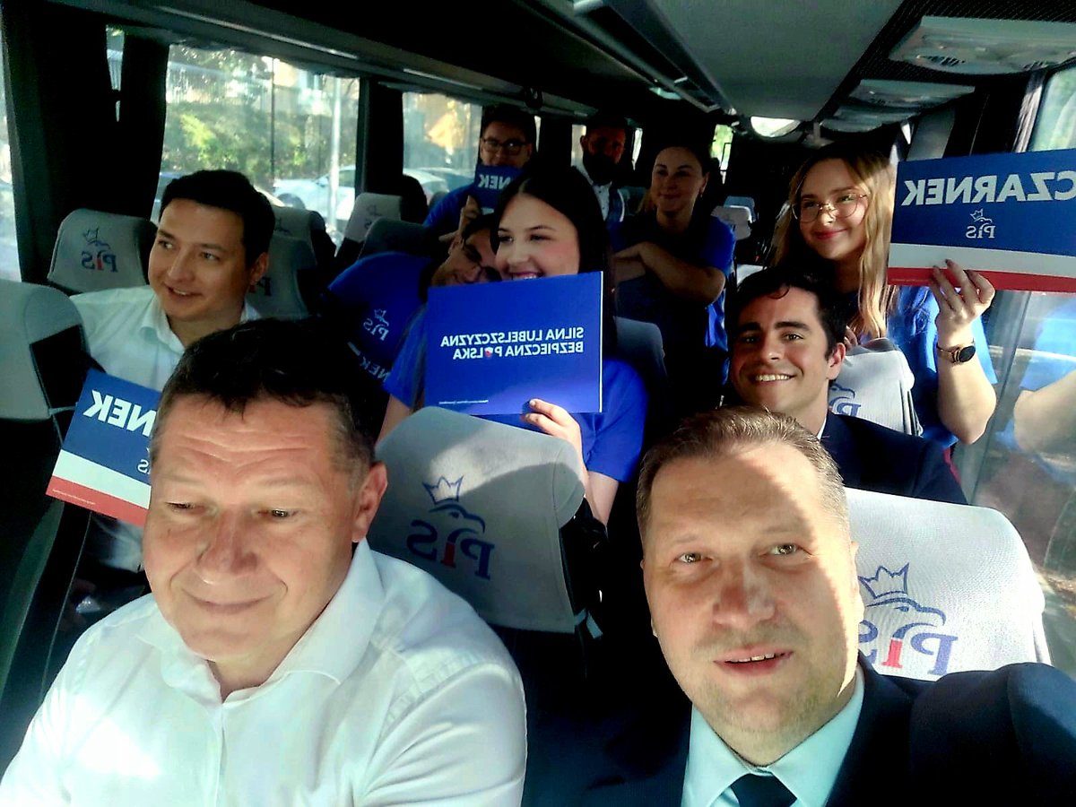 CzarnekP's tweet photo. PiSBUS rusza w #Lubelskie 👋🏻.
Po pełne zwycięstwo dla
#BezpiecznaPrzyszłośćPolaków https://t.co/us9f1BQO3Q