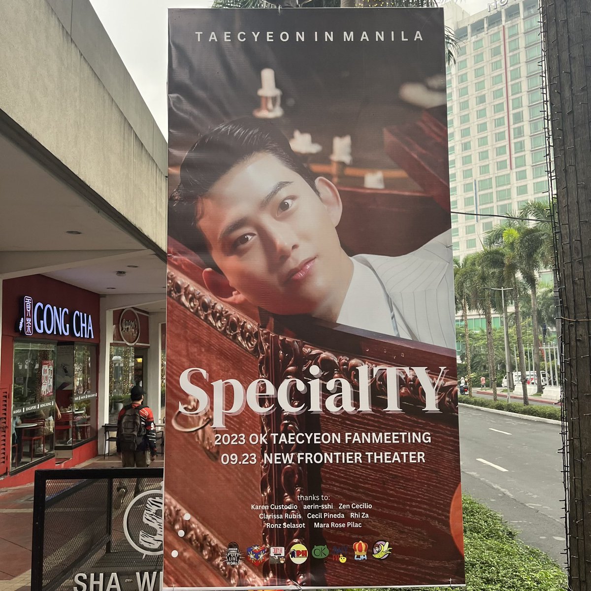 ABSCBNNews's tweet photo. LOOK: Lamp post banners featuring Ok Taecyeon (@taeccool) are posted along Cubao, Quezon City. The Korean singer-actor is set to hold a fan meeting at the New Frontier Theater in the area tomorrow. #OKTAECYEONinMNL2023 | via @jaehwabernardo  https://t.co/X3SS9HwzvC