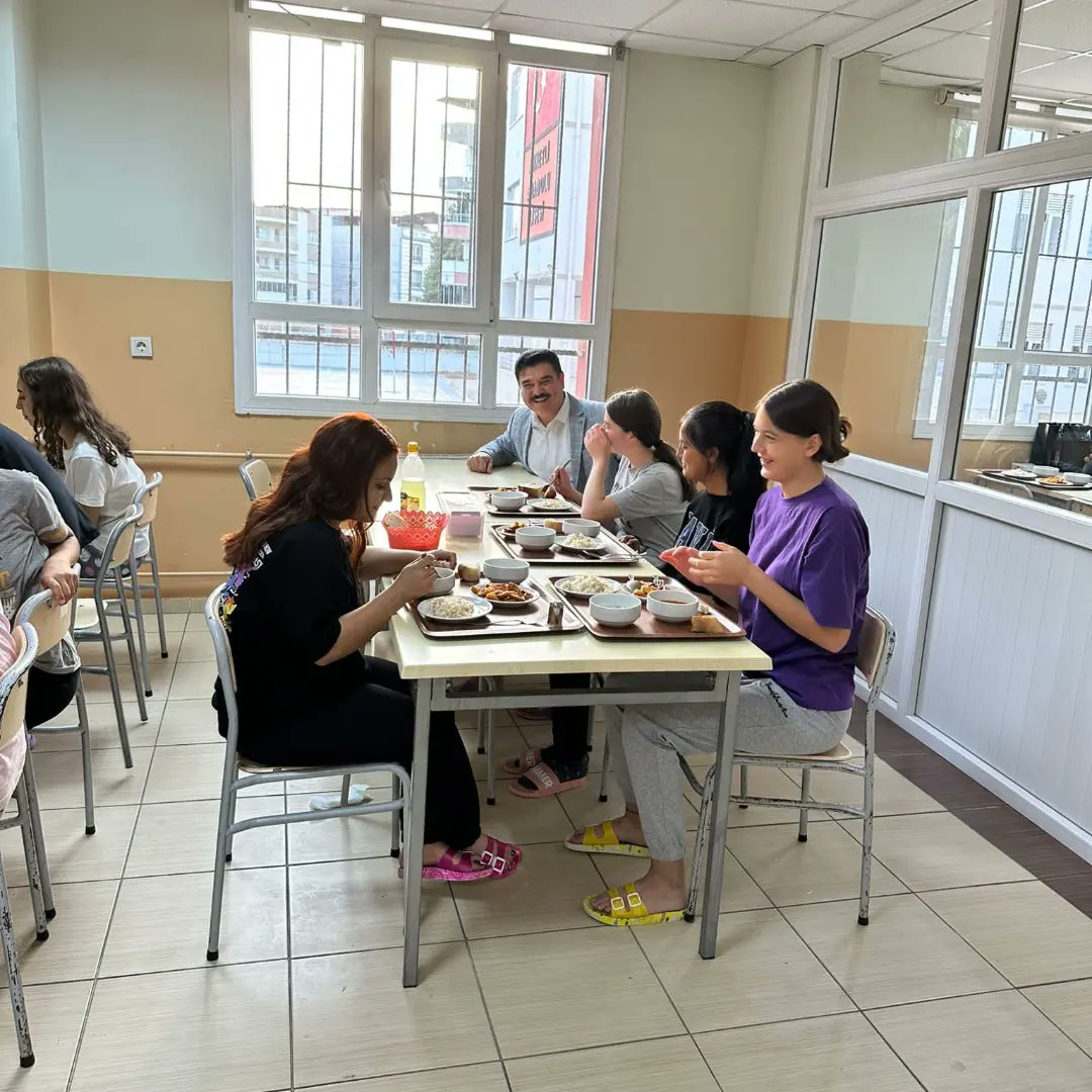 ahmetli_mem's tweet photo. İlçe Milli Eğitim Müdürümüz Sayın Cendel AKÇAY tarafından Ahmetli Anadolu Lisesi Kız ve Erkek Öğrenci Pansiyonları ziyareti gerçeklestirildi. Ziyaret sırasında öğrencilerle biraraya gelen Müdürümüz Sayın AKÇAY öğrencilerle hasbihal etti.
@AkcayCendel https://t.co/rOTsYoxna9