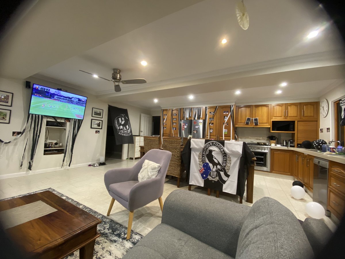 tanyatomlinson's tweet photo. @CollingwoodFC At home in QLD. It’s swooping season! Let’s go!!! https://t.co/6UKcK82IpB