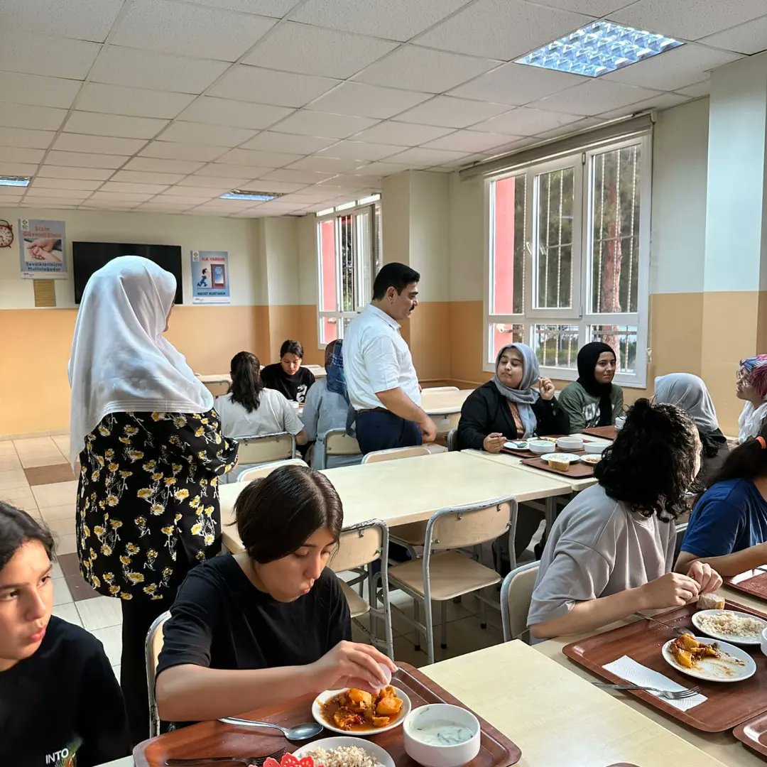 ahmetli_mem's tweet photo. İlçe Milli Eğitim Müdürümüz Sayın Cendel AKÇAY tarafından Ahmetli Anadolu Lisesi Kız ve Erkek Öğrenci Pansiyonları ziyareti gerçeklestirildi. Ziyaret sırasında öğrencilerle biraraya gelen Müdürümüz Sayın AKÇAY öğrencilerle hasbihal etti.
@AkcayCendel https://t.co/rOTsYoxna9