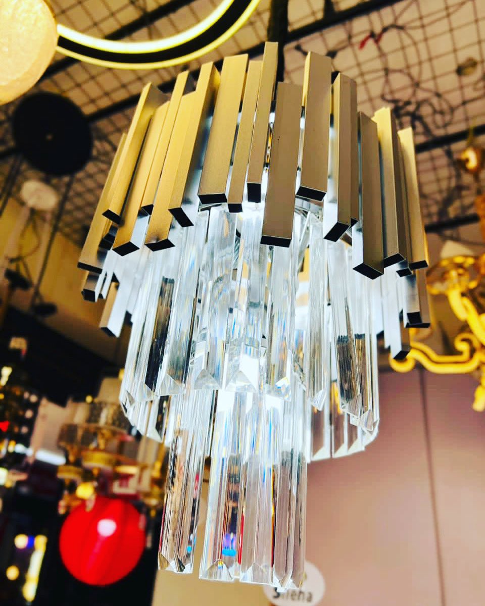 JahzElectronics's tweet photo. Wow! Illuminate your space in style with our stunning crystal chandelier. Get yours now for only 300k! ✨✨✨ https://t.co/QamTn1GeCP