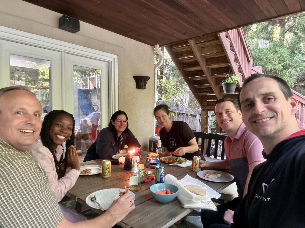 worksuite_com's tweet photo. Wouldn't it be a shame if our #Worksuite3F chefs were stuck at a 9-5 office job, instead of having flexibility to cook up masterpieces? 👩‍🍳🧑‍🍳👨‍🍳🍳

 #EmployeeAppreciation #EmployeeHighlight #WorkLifeBalance #FutureOfWork https://t.co/qkUXipVakA