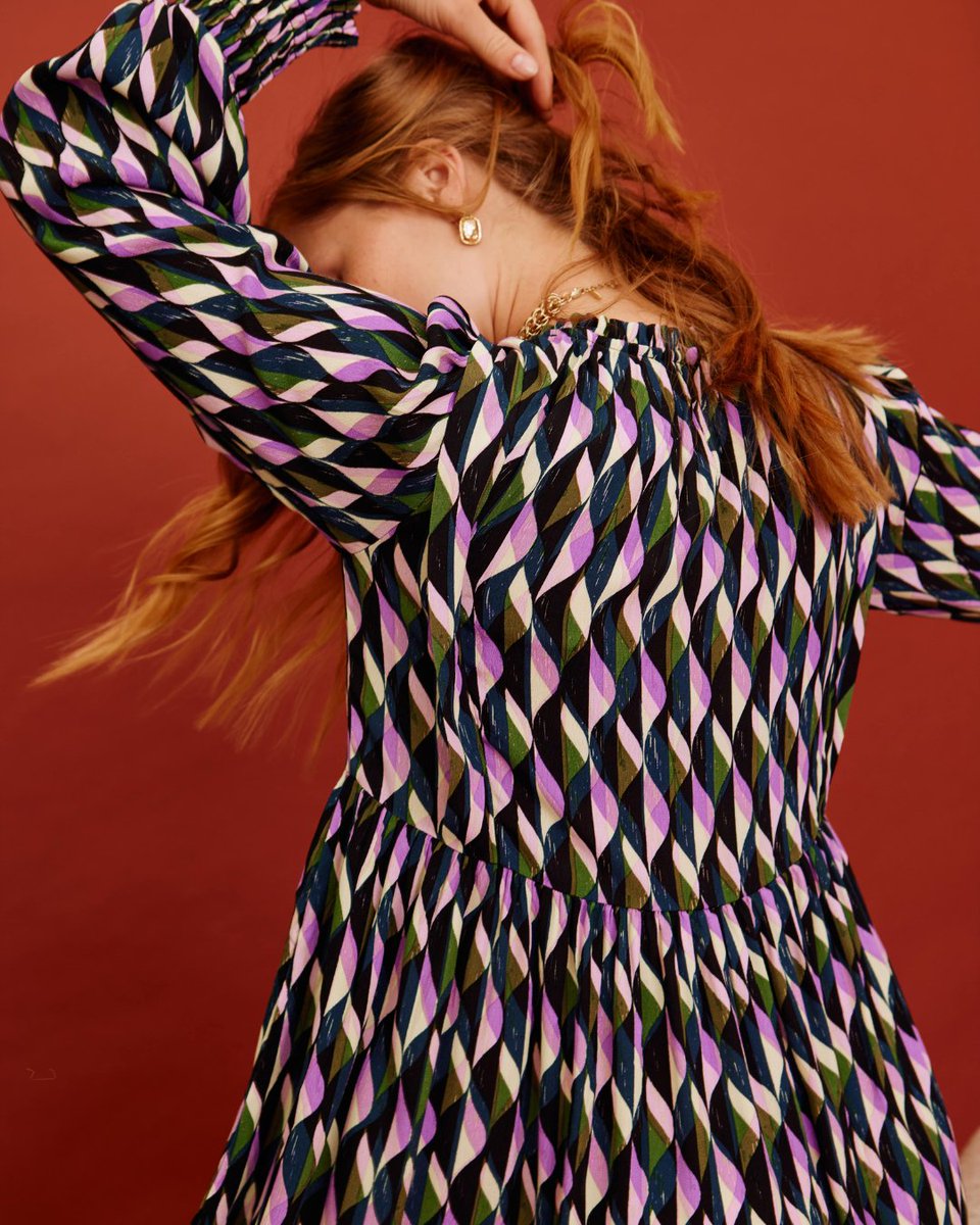 Make them look with a kaleidoscopic print.

Wavy Geometric Purple Midi Dress 1685329, Shoe The Bear Lila Black Knee High Platform Boots 1676655 cur.lt/6zuydunf5