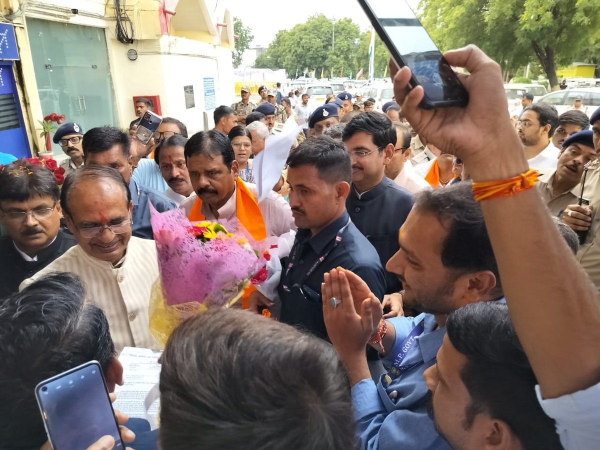 पटवारी साथियों की यही पुकार मामा जी 2800 अबकी बार
#MPpatwari
#2800gradepay
#PatwariStrike
<a href="/mppatwarisangh/">मध्यप्रदेश पटवारी संघ भोपाल</a> <a href="/GovindSingh_R/">-</a> <a href="/MPTakOfficial/">MP Tak</a>  <a href="/ZeeNews/">Zee News</a> <a href="/jitupatwari/">Jitendra (Jitu) Patwari</a>  <a href="/CMMadhyaPradesh/">Chief Minister, MP</a> <a href="/OfficeOfKNath/">Kamal Nath</a> <a href="/Upendra97450567/">Upendra Singh Baghel</a>