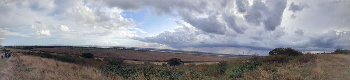 A great day in the #ThamesEstuary with the @kclgeography #ESS students keeping ahead of the rain clouds to do some #LowCostSensing of #Weather #Water #MudFlats #Saltmarsh and discuss #Renewables #Hazards #Flooding #CoastalErosion and the @SouthendCityC  #Catchment2Coast project