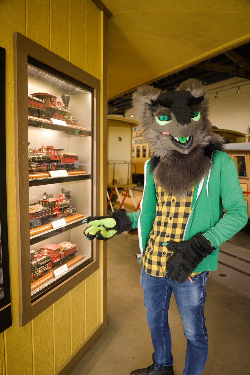 hellasergals's tweet photo. Welcome, how may I be of service?
✂️: @CharcoalSergal
📸: @ArcherEmberpelt
#FursuitFriday #ChickenMeet #Sergal #Trains #Furry https://t.co/TQP8znbSnY