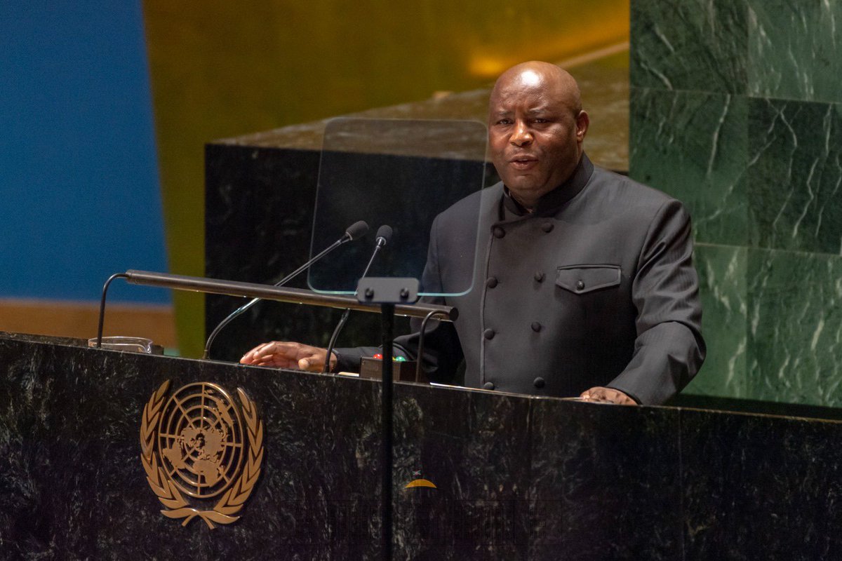KwaNtare's tweet photo. Ku vyerekeye U #Uburundi, Nyenicubahiro @GeneralNeva amenyesha ko Abarundi bariko barita ku rutare mu gutsimbataza imico myiza inyuma y'imyaka itari mike y'amakuba, babicishije mu mugwi wo kumenya ukuri no kurekuriranira @CVR_Burundi, ukaba umaze gushika ku musaruro uboneka. https://t.co/rHPJOIEYYj