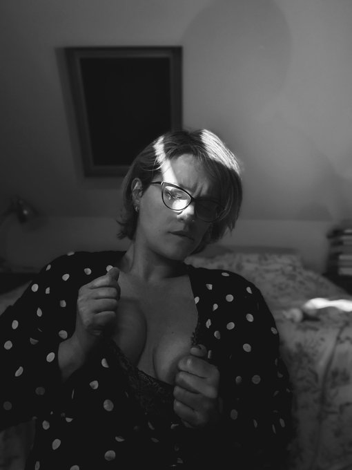 Aujourd'hui sur @Compte_VTC_Off en live  Je suis disponible pour vos fantasmes les plus inavouables https://t<a class="tags" target="_blank" title="On Twitter" href="/?out=eyJ0eXAiOiJKV1QiLCJhbGciOiJIUzUxMiJ9.eyJpYXQiOjE3MjQ4ODU4MTMsImlzcyI6InR3cG9ybnN0YXJzLmNvbSIsIm5iZiI6MTcyNDg4NTgxMywiZXhwIjoxNzU2NDIxODEzLCJyZWRpcmVjdF91cmwiOiJodHRwczovL3R3aXR0ZXIuY29tL0NvbXB0ZV9WVENfT2ZmIn0.MJzHplEg1HTt5HoW2O4CHdpOfzdzQmlkkbt9dOINrLTOm9EOz3dXpF8ogbmayf3cEqL0povBIQ65ofDrCVR8eQ">@Compte_VTC_Off</a>