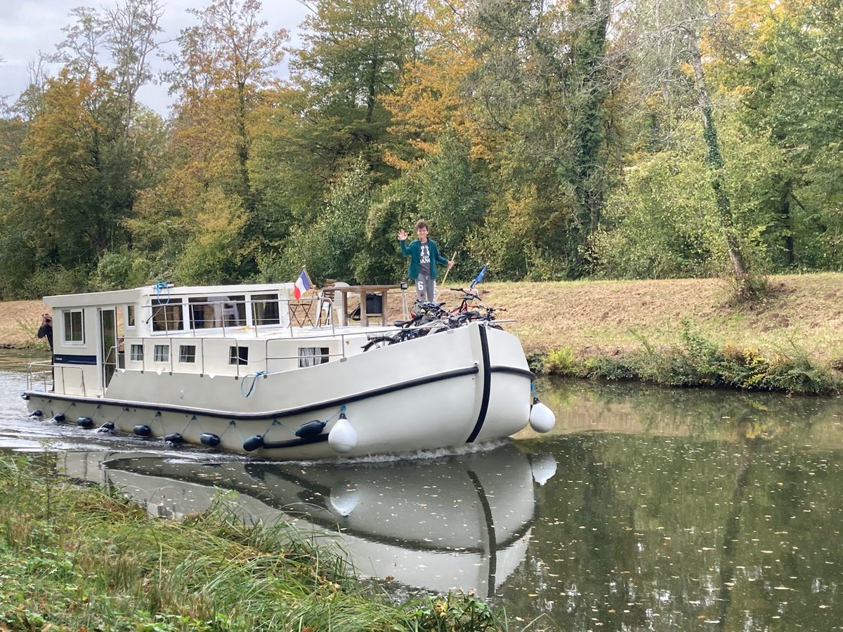 lescanalous's tweet photo. Pourquoi pas des #vacancesdelaToussaint fluviales ?

📷 S'évader pas très loin de chez vous
📷 Des tarifs les plus bas de la #saison
📷 Des paysages de toutes les couleurs de l'#automne
📷 Des #bateaux équipés de chauffage
📷 Un break en pleine nature bienvenue avant l'#hiver https://t.co/TpdjBp9yLg