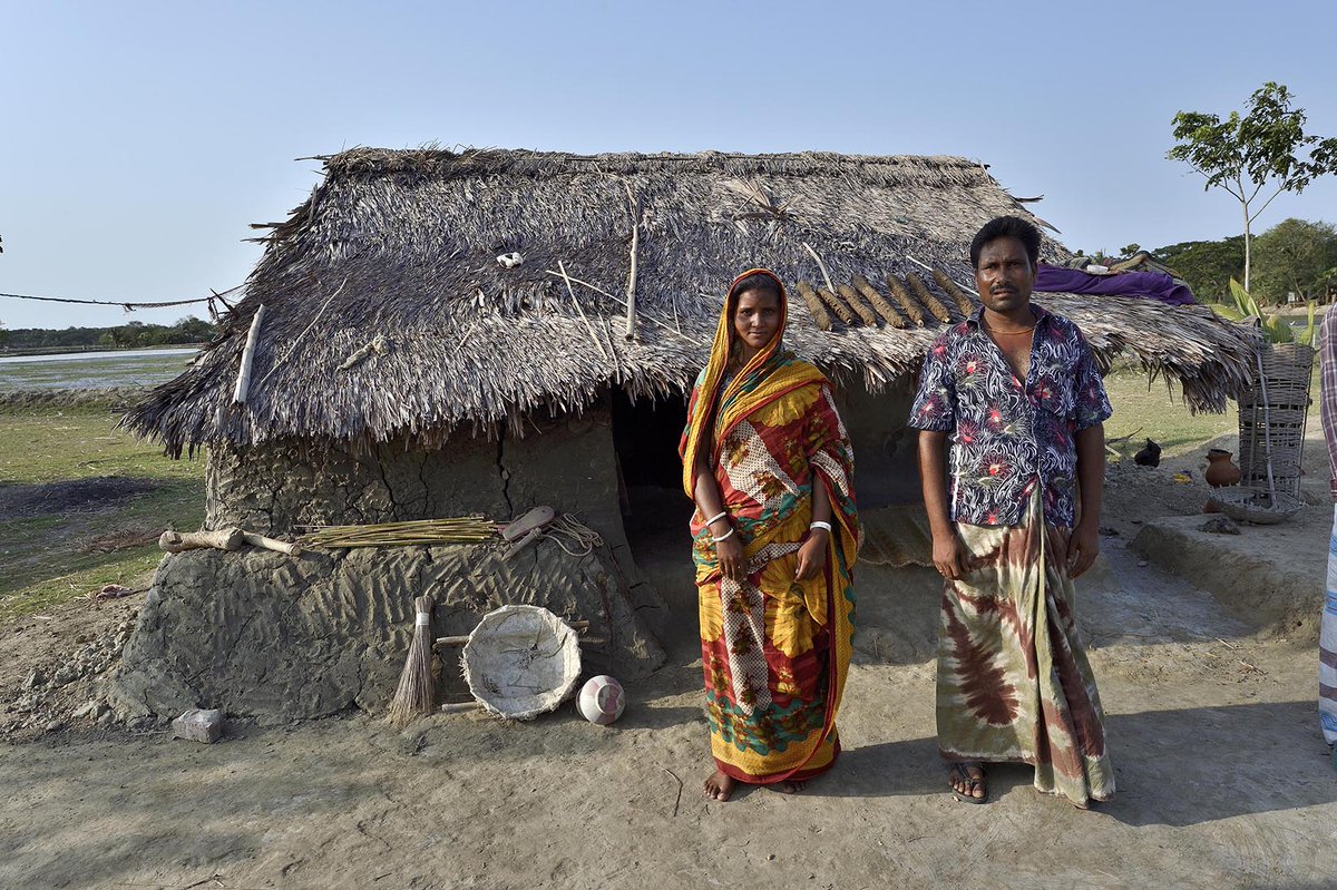Secours_Catho's tweet photo. 📰Une étude croisée de nos partenaires internationaux met en lumière la parole des populations contraintes à migrer à cause du changement climatique et rappelle la nécessité d’assurer la protection de leurs droits fondamentaux.

Lire le rapport 👉 https://t.co/AXPvi9Kh2z https://t.co/BdWoUAN2CF