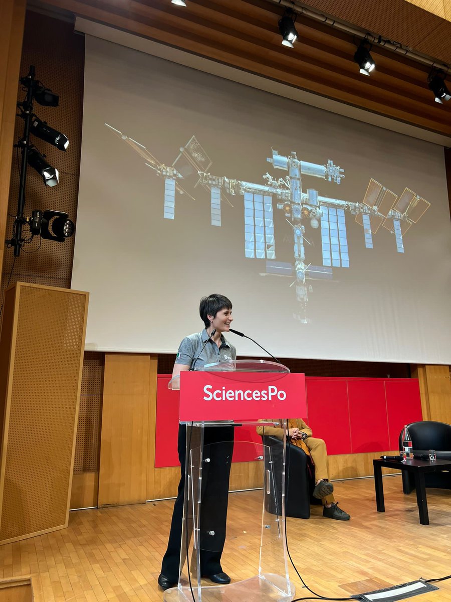 The @esa astronaut @AstroSamantha, first European woman to carry out a spacewalk and first European female commander of the International Space Station, is at Sciences Po to deliver the inaugural lesson to @PSIASciencesPo Class of 2025. #ThePlaceToSpeak #WelcomeToScPo