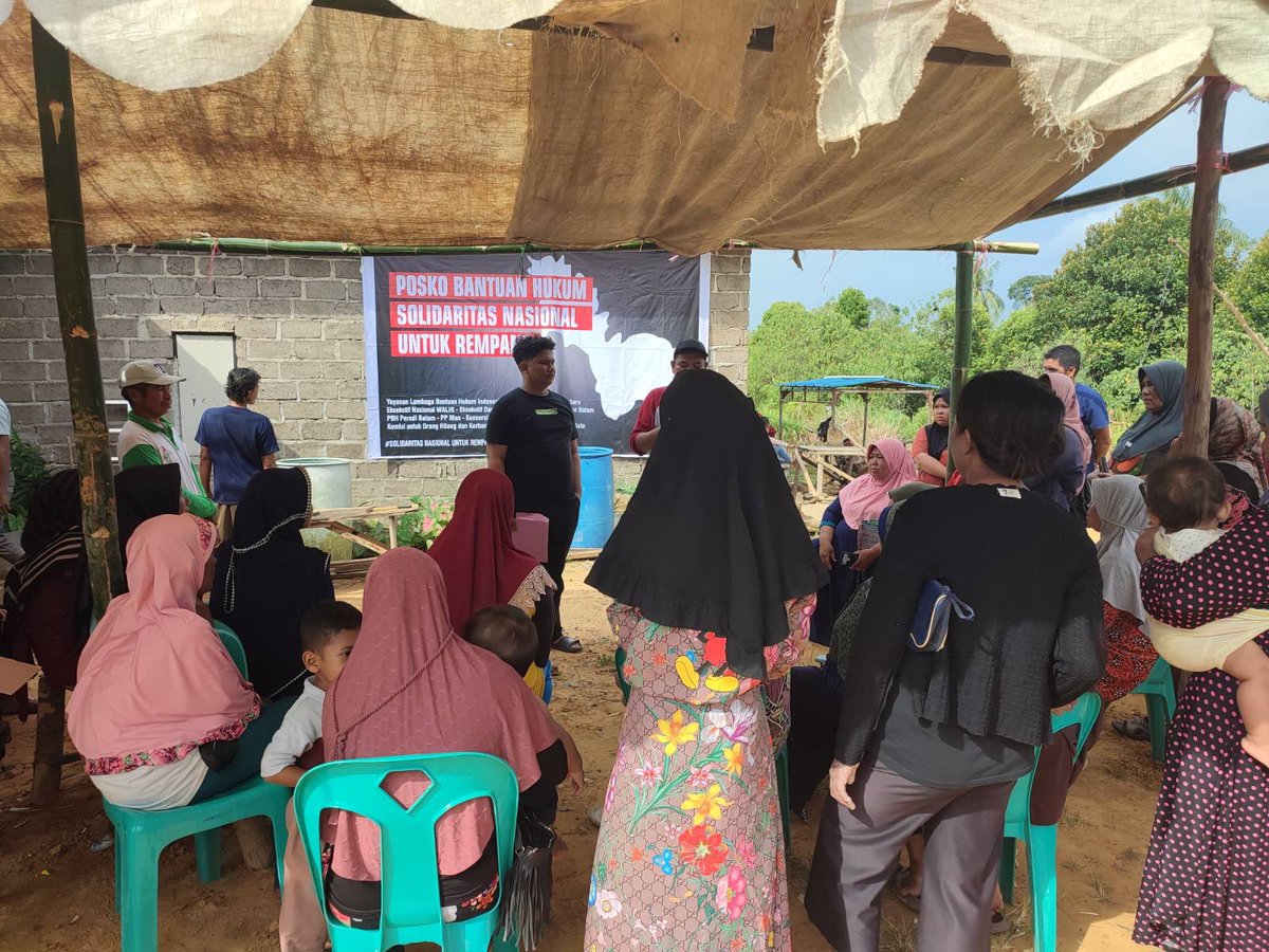 YLBHI's tweet photo. #UpdateRempang
Posko kedua untuk bantuan hukum masyarakat Pulau Rempang hari ini (22/9/23) sudah dibuka di Kampung Pasir Panjang. https://t.co/qS6nr7YRqN