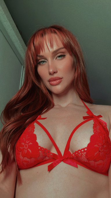 It&rsquo;s official, I&rsquo;m growing my bangs back out 🙌🏼 https://t.co/Usw4IvFt9q