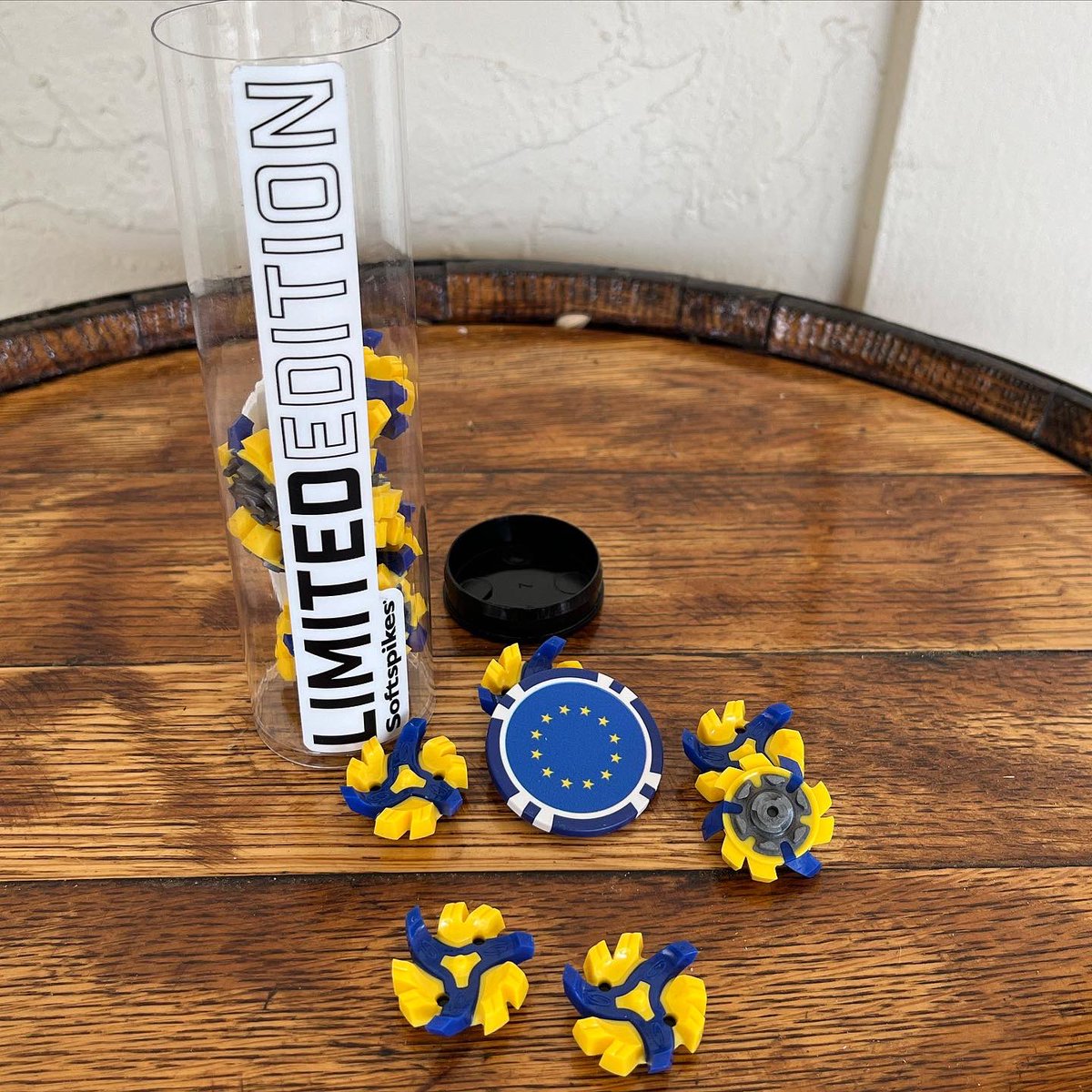 Add a splash of color to your sole and turbo charge your traction with limited edition Tour Flex Pro Team🇺🇸 &amp; Team🇪🇺 spikes. 

Shop now 👉 softspikes.com 

#winnerswearspikes #homeoftraction #TourFlexPro #teamusa🇺🇸 #teameurope🇪🇺