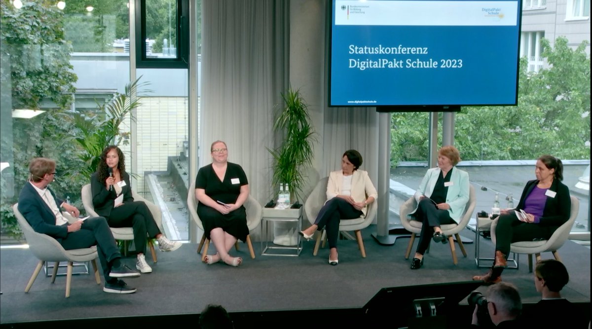 #Statuskonferenz #DigitalPakt Schule 2023 im Livestream - und was ich besonders gut finde, dass Schüler:innen vertreten sind. #LernenmitKI #twlz #twittercampus #MVedu mit @dwkro @gew_bund wichtiges Panel über #Prüfungskultur und #Bildungsgerechtigkeit > SuS ins Zentrum rücken!