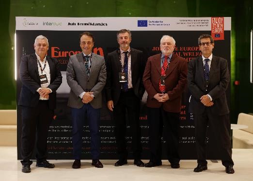 Provacuno's tweet image. 🇪🇺 El II Simposio sobre Bienestar Animal Europeo destaca la oportunidad que representan las certificaciones acreditadas ante los próximos cambios normativos.

Más información ⬇️
provacuno.es/simposio-biene…

 #EUAnimalWelfare 💚🇪🇺 #EUAgriPromo