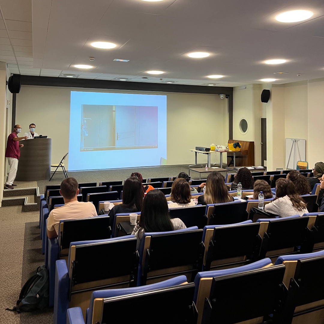🏥 Ateliers de formation nouveaux embauchés infirmier(e)s

Ce mardi 19 et mercredi 20 septembre se sont déroulées des sessions d'ateliers de formation pour nos nouvelles recrues infirmier(e)s.

#infirmier #formation #hopitalfoch