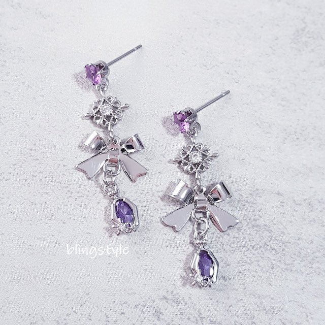 bling__style's tweet photo. 💜魔女の香水瓶💅
ラベンダーの香りしそうなデ��インを作ってみました
金属アレルギー対応の316Lサージカルステンレスポスト使用してます
もちろんイヤリングもあります(* ᴗ͈ˬᴗ͈)”

https://t.co/ripUgeT0c7

 #ハロウィン衣装 にはいかがでしょうか？
 #ハンドメイドアクセサリー https://t.co/2rQO1ASqOe