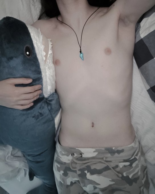 shark cuddles :3 https://t.co/bD1JO0W78P
