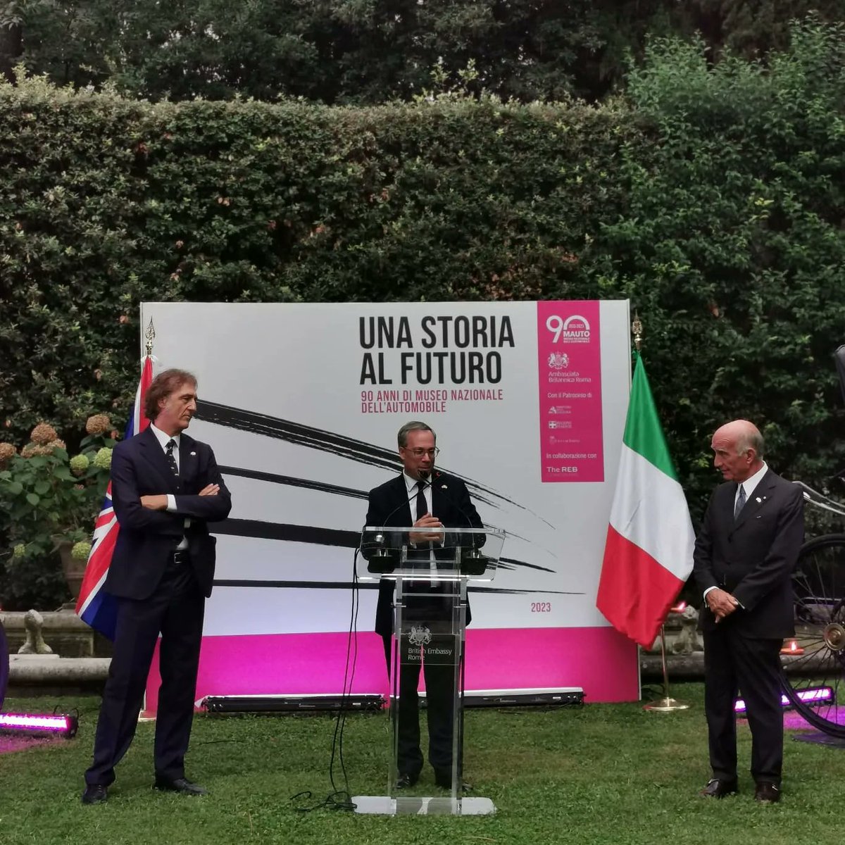 MAUTO - Museo Nazionale dell'Automobile (@museoautotorino) on Twitter photo Il MAUTO è stato ospite d'onore a Roma nella prestigiosa Villa Wolkonsky, residenza ufficiale dell'ambasciatore britannico in Italia, Rt Hon Lord Llewellyn OBE, annunciando la partecipazione del Museo alla London to Brighton Veteran Car Run 2023.
<a href="/UKinItalia/">UKinItalia 🇬🇧🇮🇹</a> <a href="/EdLlewellynFCDO/">Ed Llewellyn</a> Il MAUTO è stato ospite d'onore a Roma nella prestigiosa Villa Wolkonsky, residenza ufficiale dell'ambasciatore britannico in Italia, Rt Hon Lord Llewellyn OBE, annunciando la partecipazione del Museo alla London to Brighton Veteran Car Run 2023.
<a href="/UKinItalia/">UKinItalia 🇬🇧🇮🇹</a> <a href="/EdLlewellynFCDO/">Ed Llewellyn</a>
