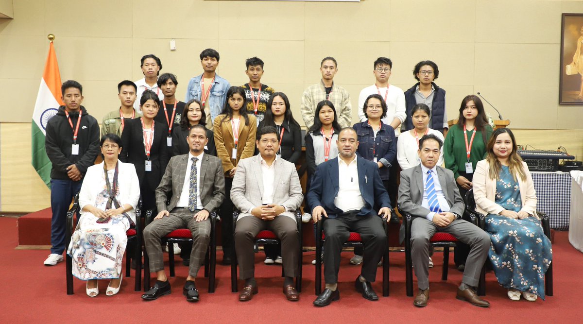 Happy to see students getting the opportunity to witness the debates and discussions in the #AutumnSession of the Meghalaya Legislative Assembly. They told me their favourite part about the session are the debates. Hoping they too someday take leadership roles and serve our
